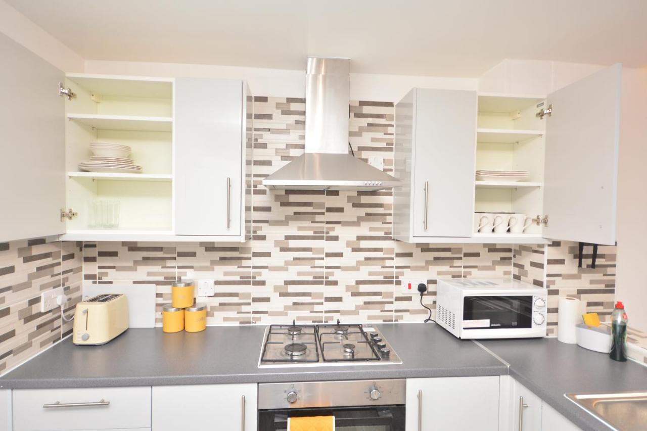 Newly Refurbished 3 Bedroom House Londen