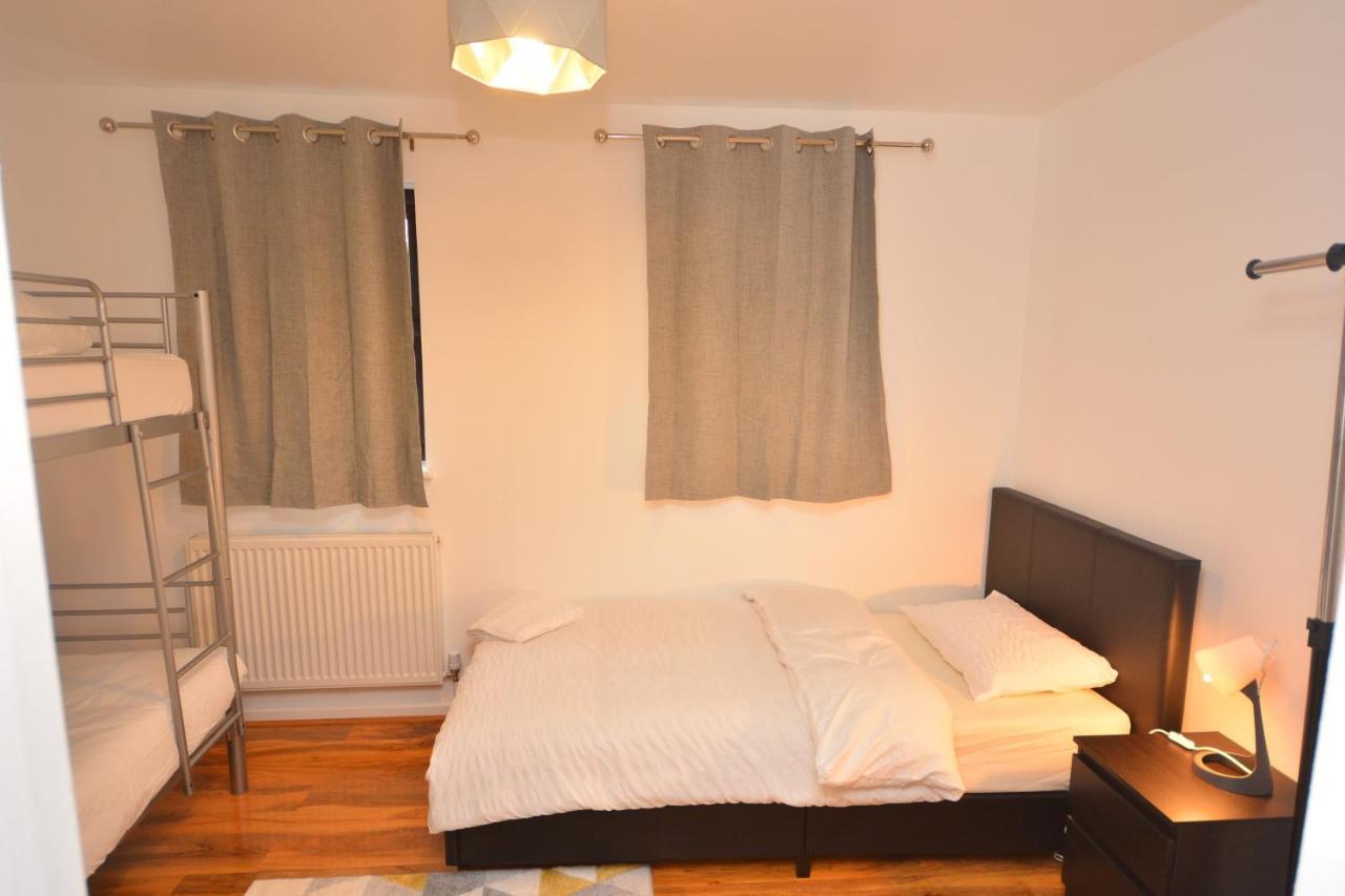 Newly Refurbished 3 Bedroom House Apartment *