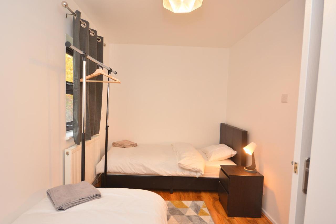 Newly Refurbished 3 Bedroom House Londen