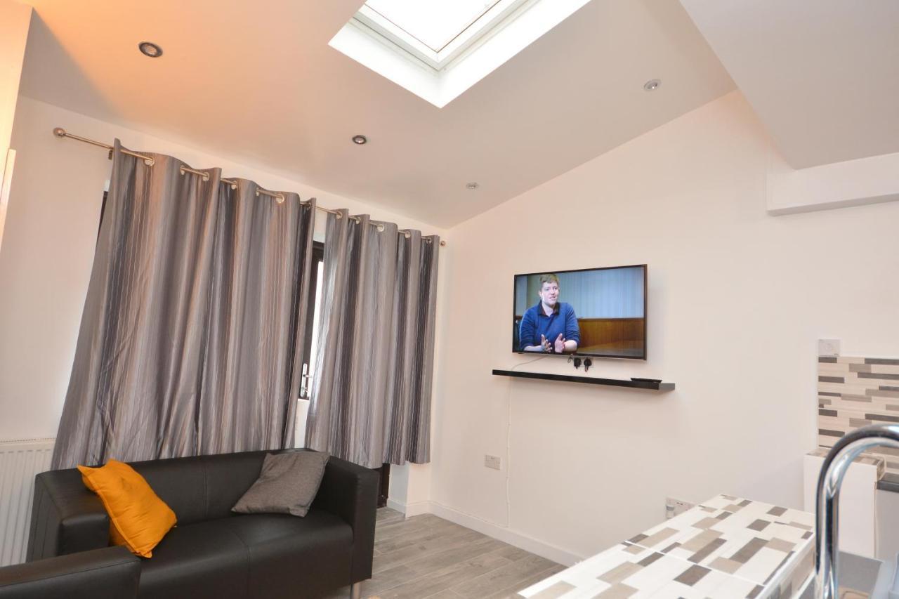 Newly Refurbished 3 Bedroom House Lägenhet *