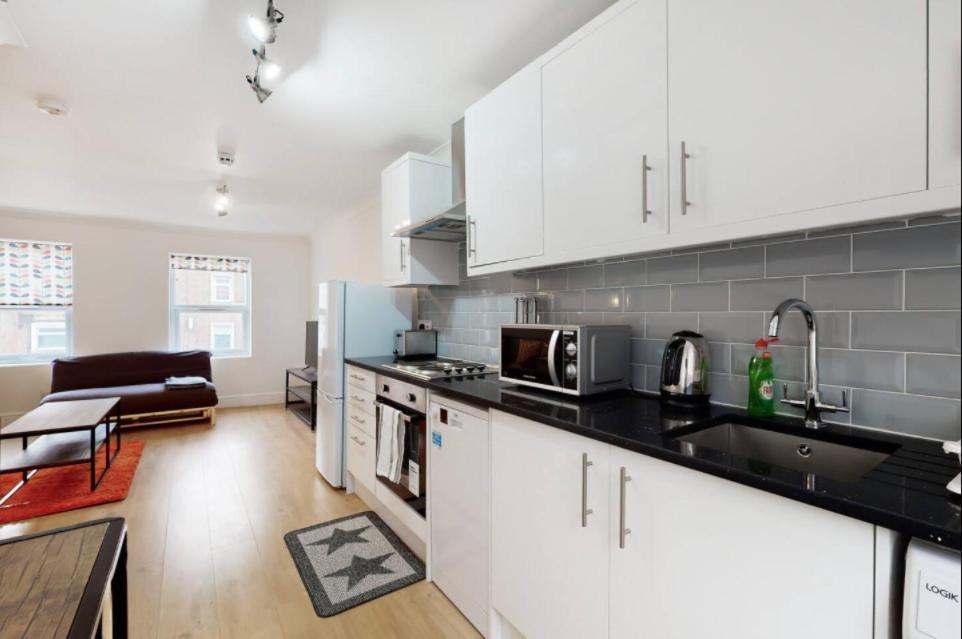 Modern Split Level 1 Bedroom Flat In Aldgate Londres