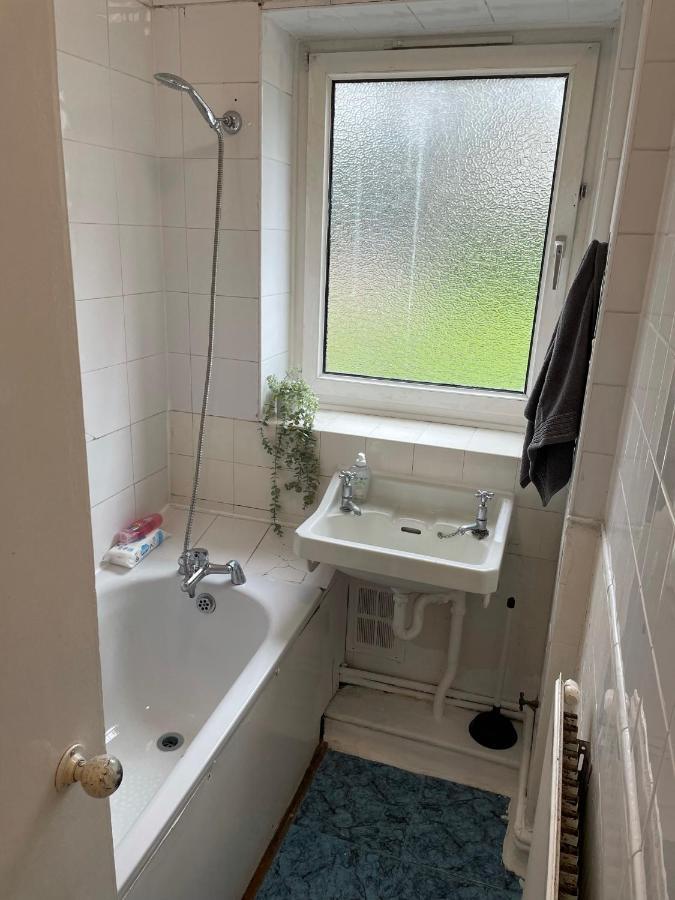 Centrally Located 2- Bedroom Apartment With Garden Apartment *