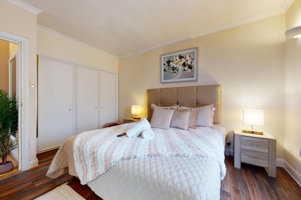 Park Lane Apartments/shaw House Apartment London
