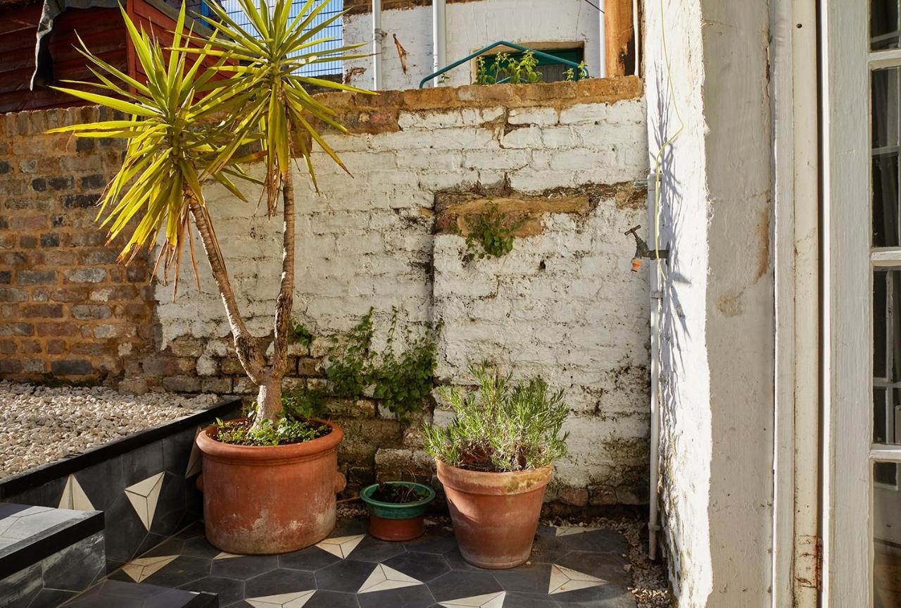 Joivy Stylish 2-bed House With Private Garden In Hackney Apartment *