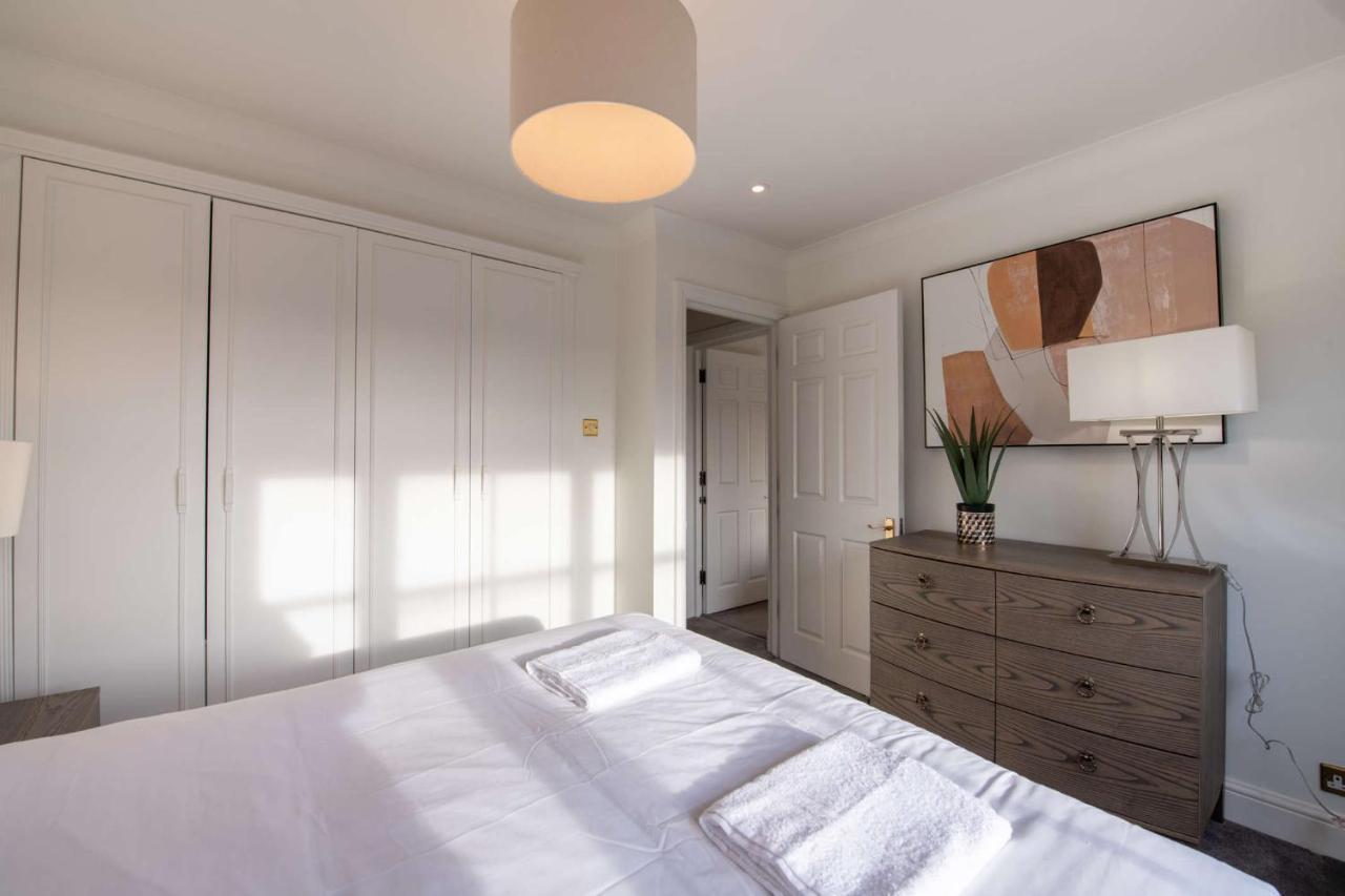 Somerset Court Kensington Apartment *
