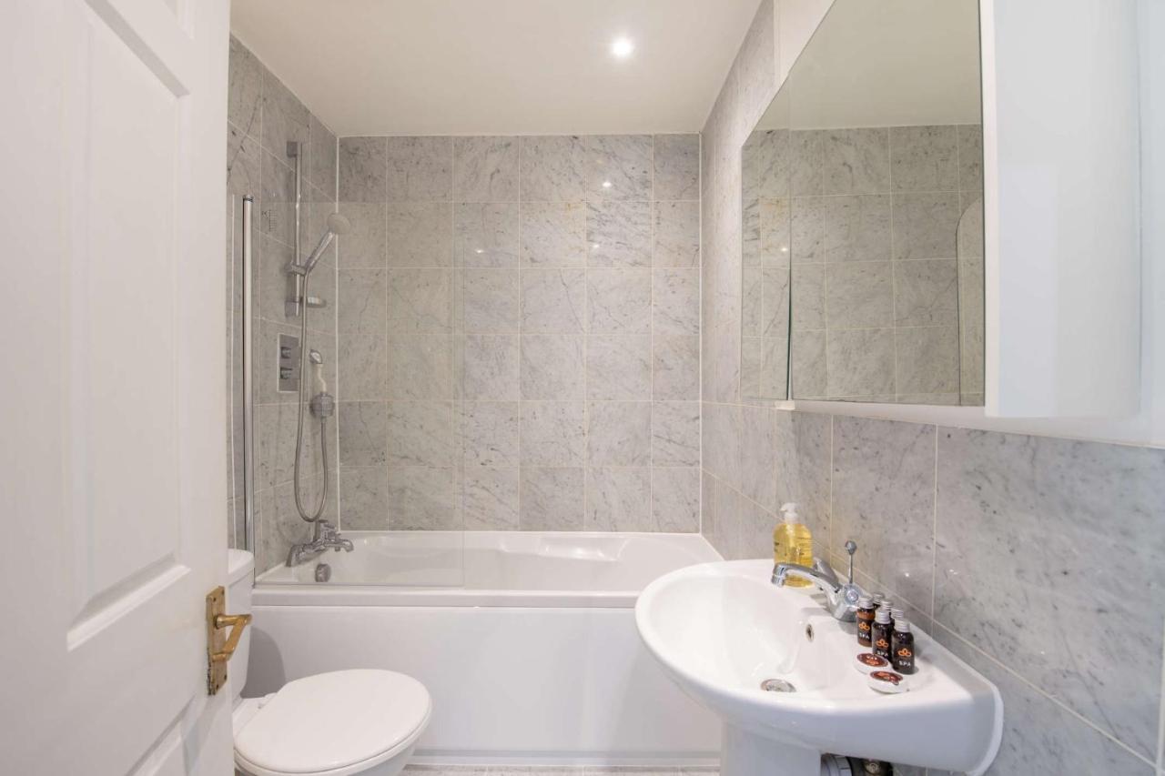 Apartment Somerset Court Kensington