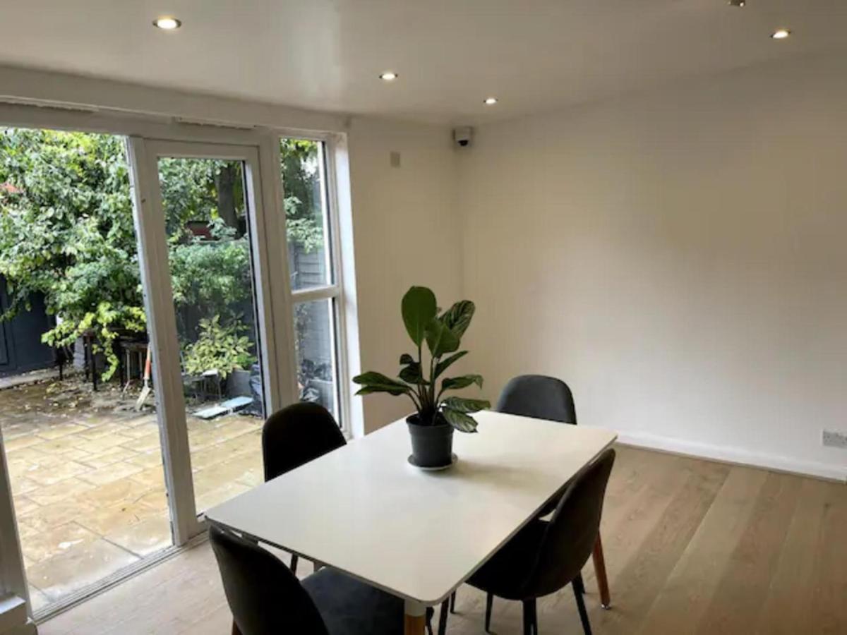 Semesterbostad Modern 5 Bedroom Family House - 18 Mins To Station