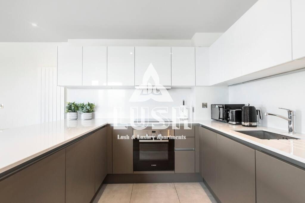 Modern, Stylish Penthouse Next To Wembley Stadium! Lejlighed *