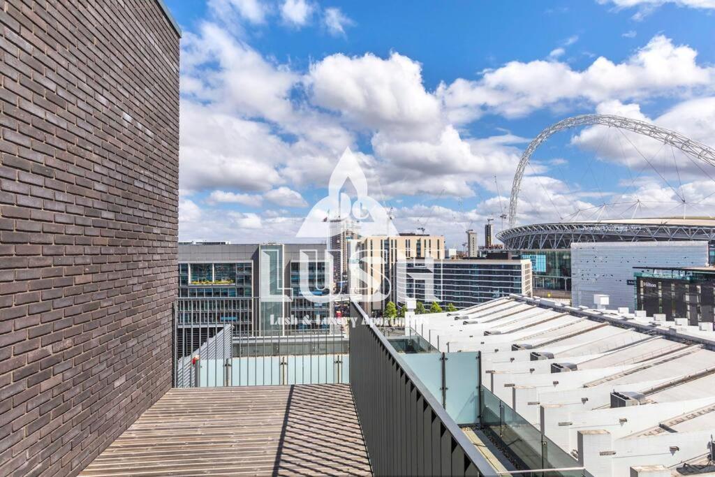 Modern, Stylish Penthouse Next To Wembley Stadium! Lejlighed London