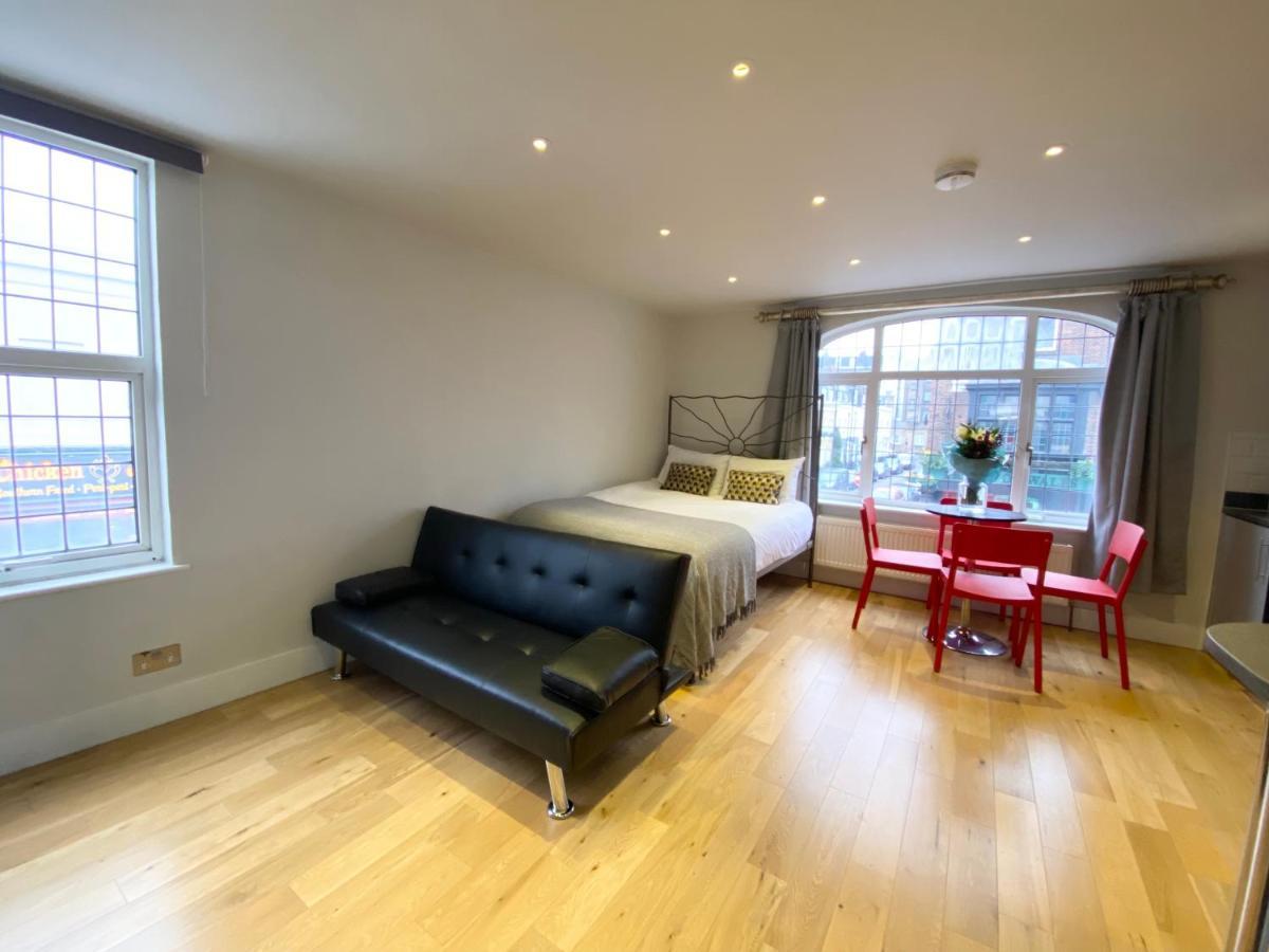 Stylish Maisonette And In Victoria London