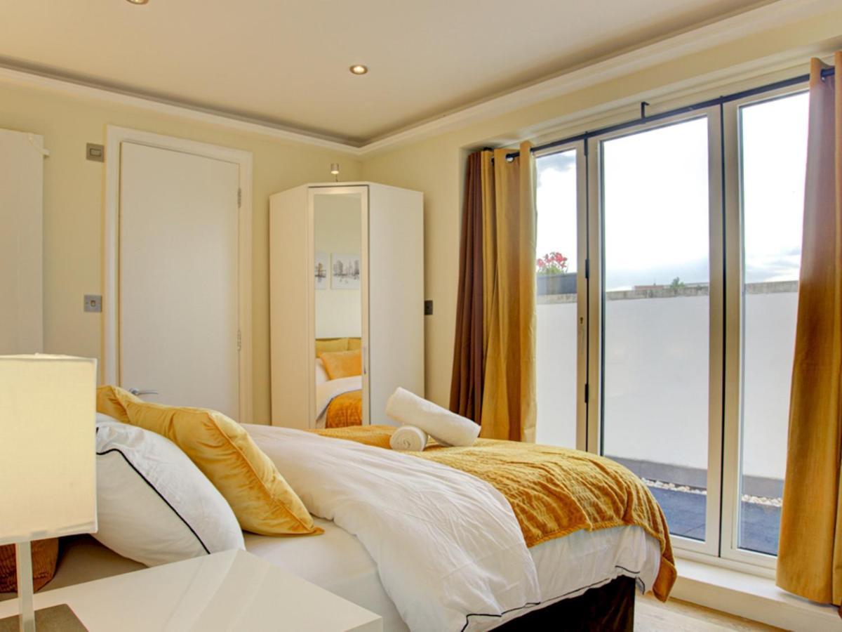 Pass The Keys Lovely 2-bedroom Flat With Balcony And Great Views Londres