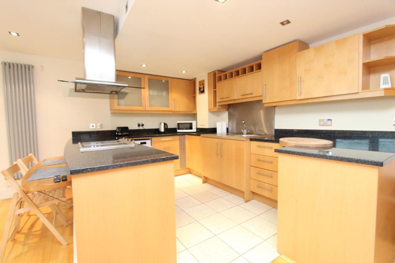 Lovely 2-bedroom In Docklands, E14 Londen