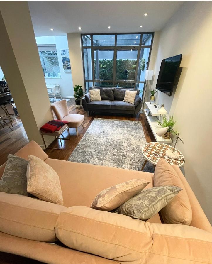 Large American Loft Style Close To Centre Appartamento