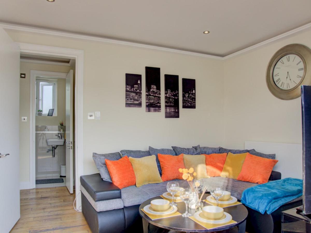 Pass The Keys Lovely 2-bedroom Flat With Balcony And Great Views Appartement Londres