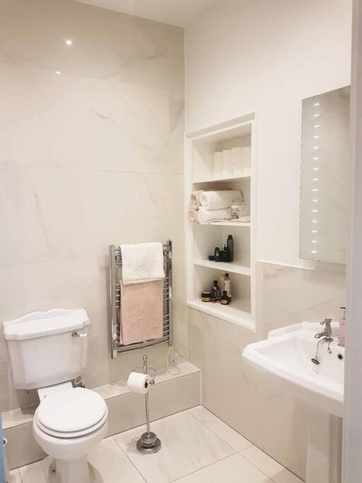 Spacious In The Heart Of Camden Town Leilighet London
