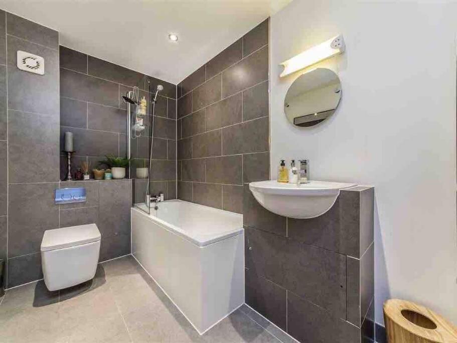 Twickes Townhouse * London