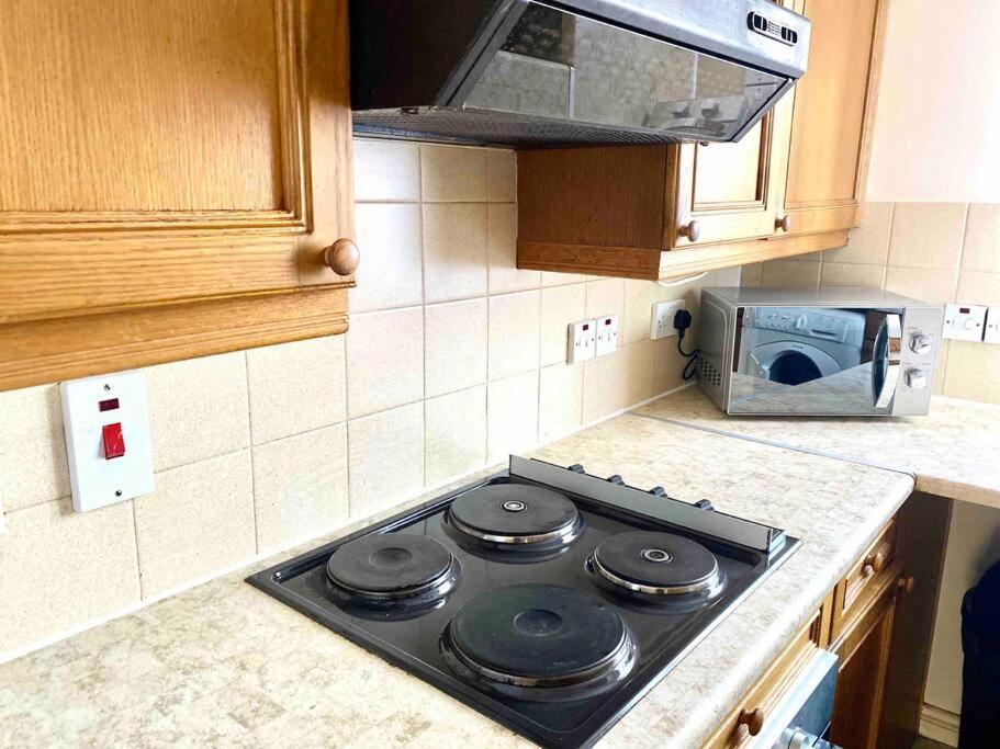 Smartrips Beckton Townhouse With Parking Londra