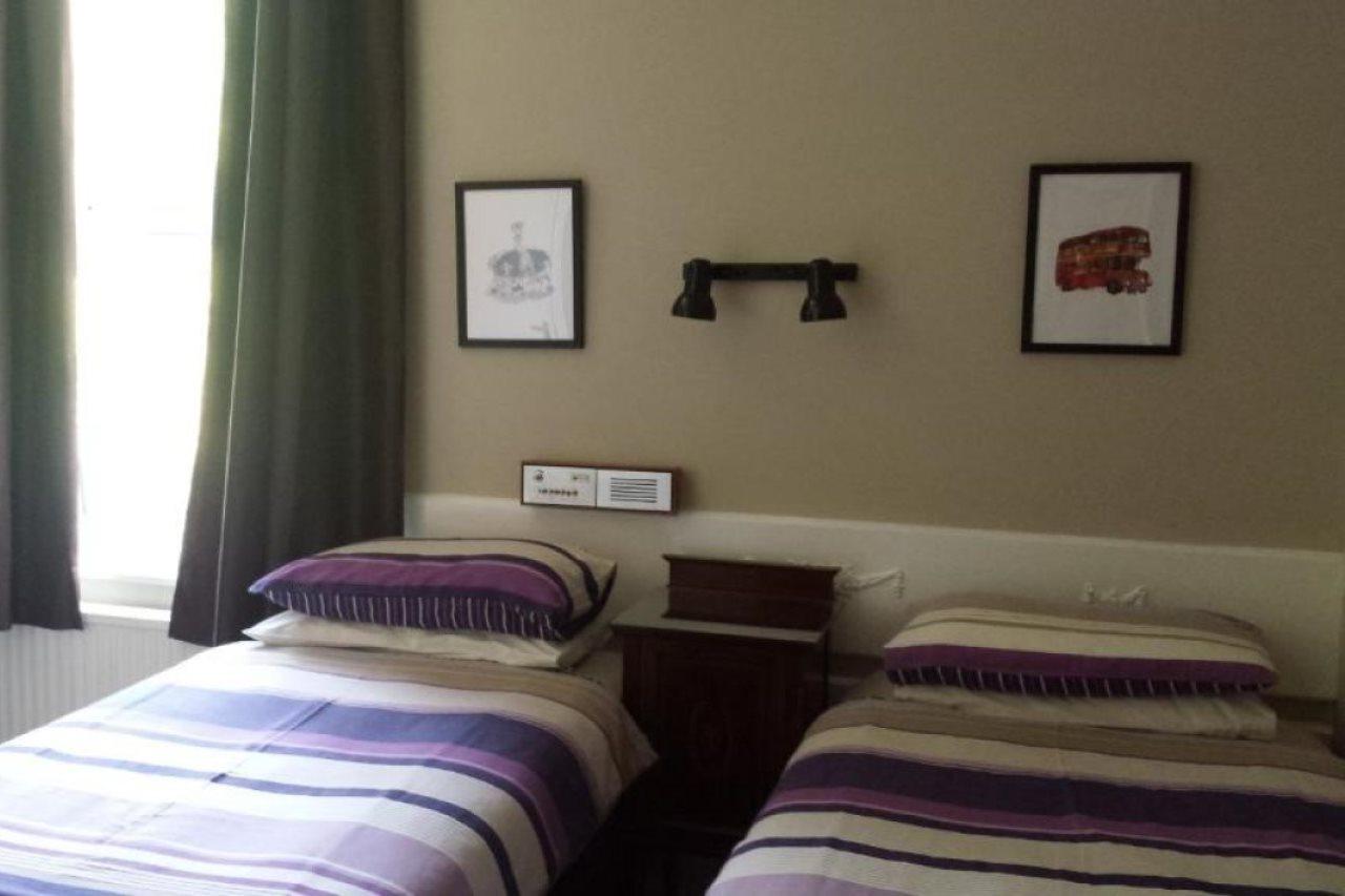 Brook Hotell 3*