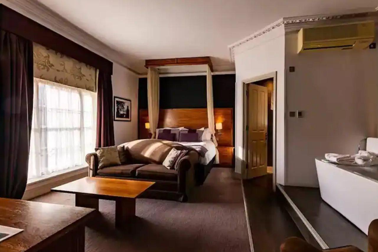 Rose And Crown Hotel Inn
