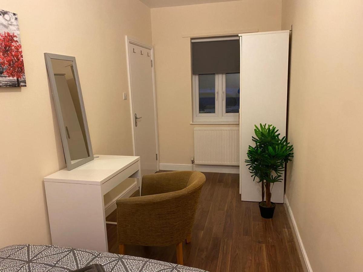 Rum i privatbostad Cosy Ealing