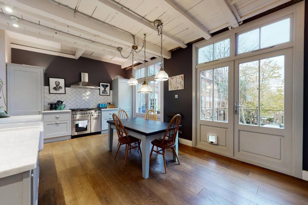 Stylish 2 Bedroom 2 Bathroom Flat In Islington * London