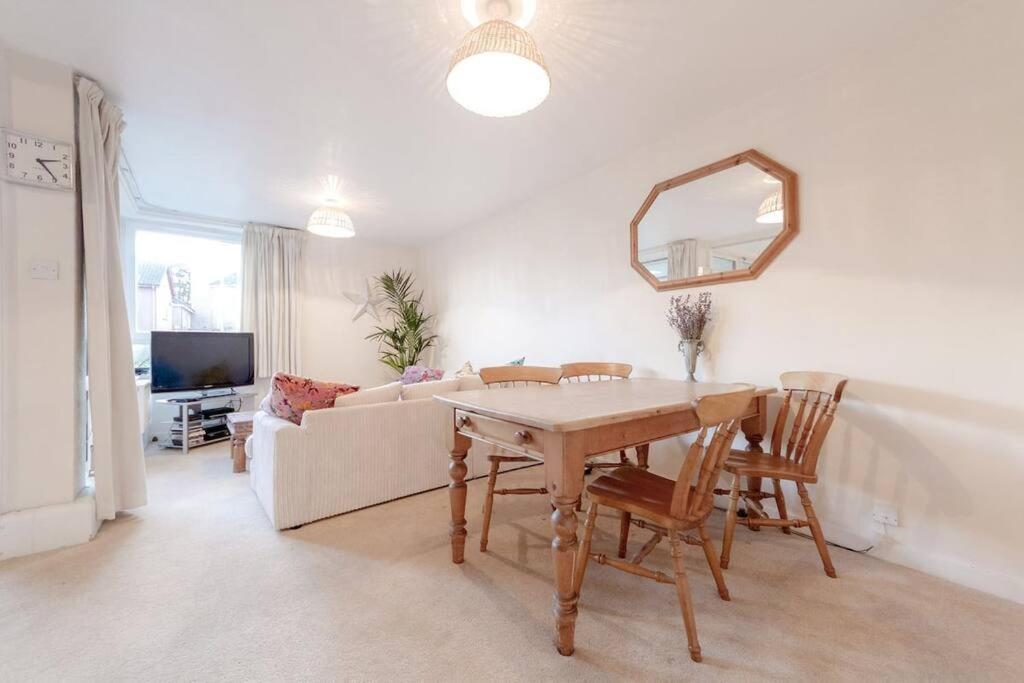 Lägenhet Spacious Two Double Bedroom Flat