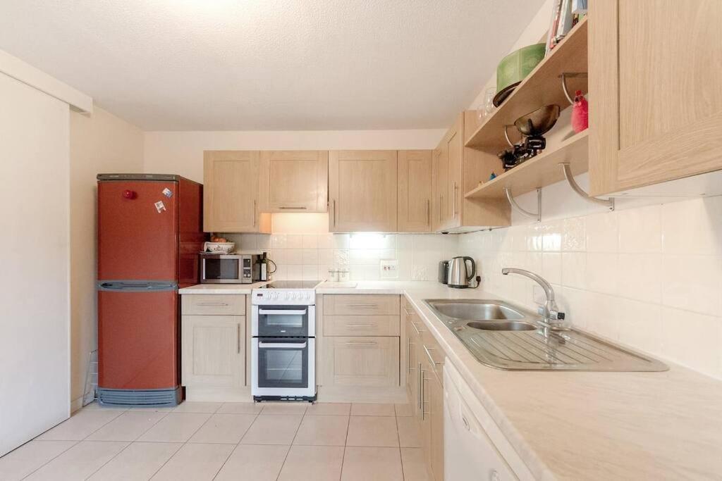 Spacious Two Double Bedroom Flat London