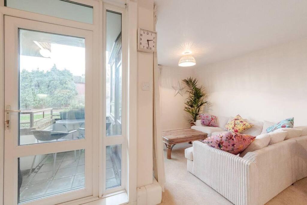 Lägenhet Spacious Two Double Bedroom Flat London