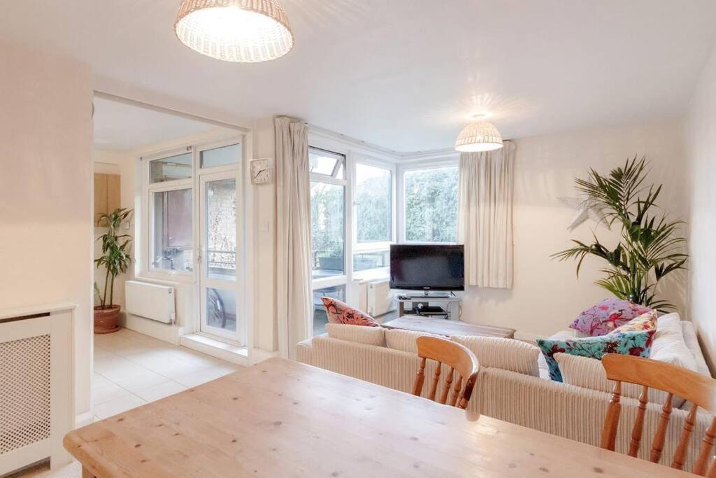 Spacious Two Double Bedroom Flat London