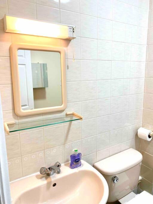 Appartamento Smartrips Beckton Townhouse With Parking Londra