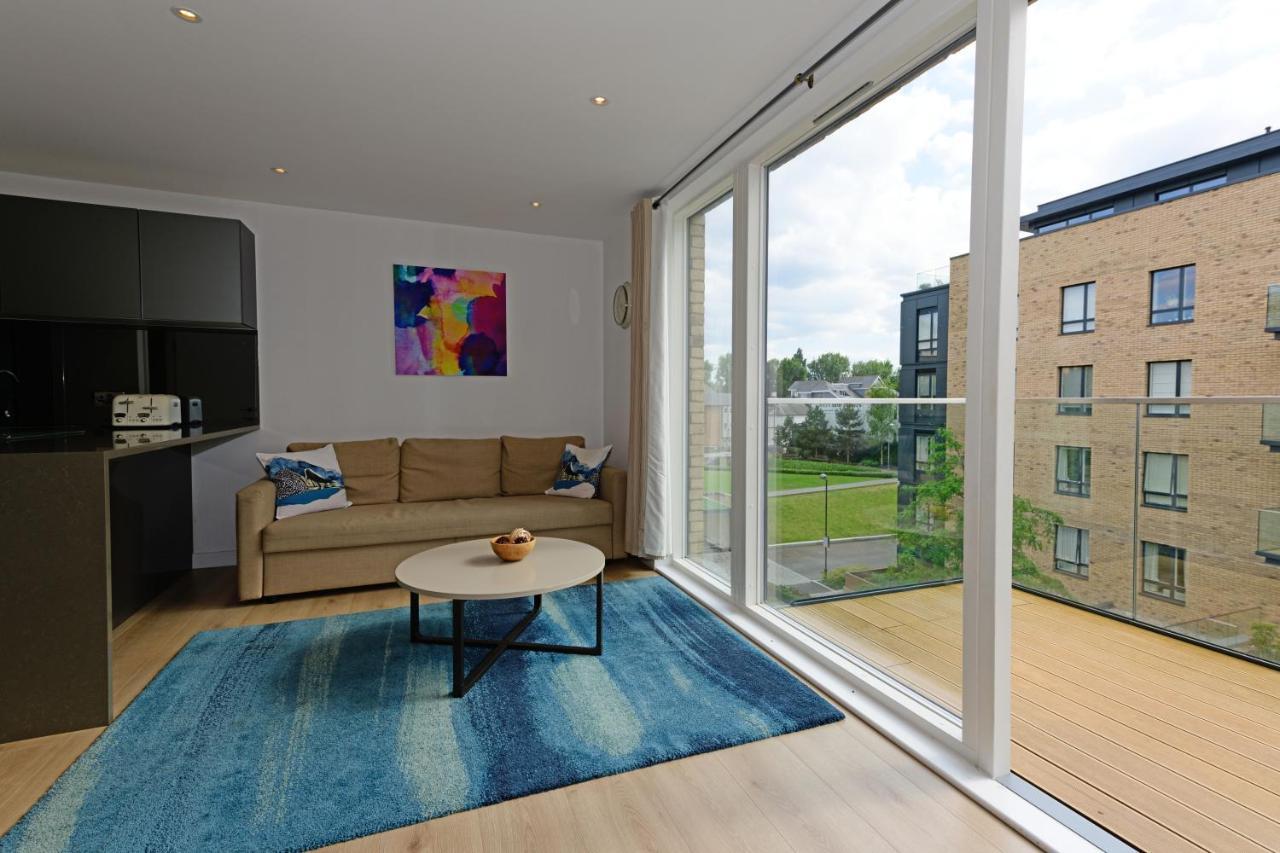 Grand Apartments Kew Gardens * London