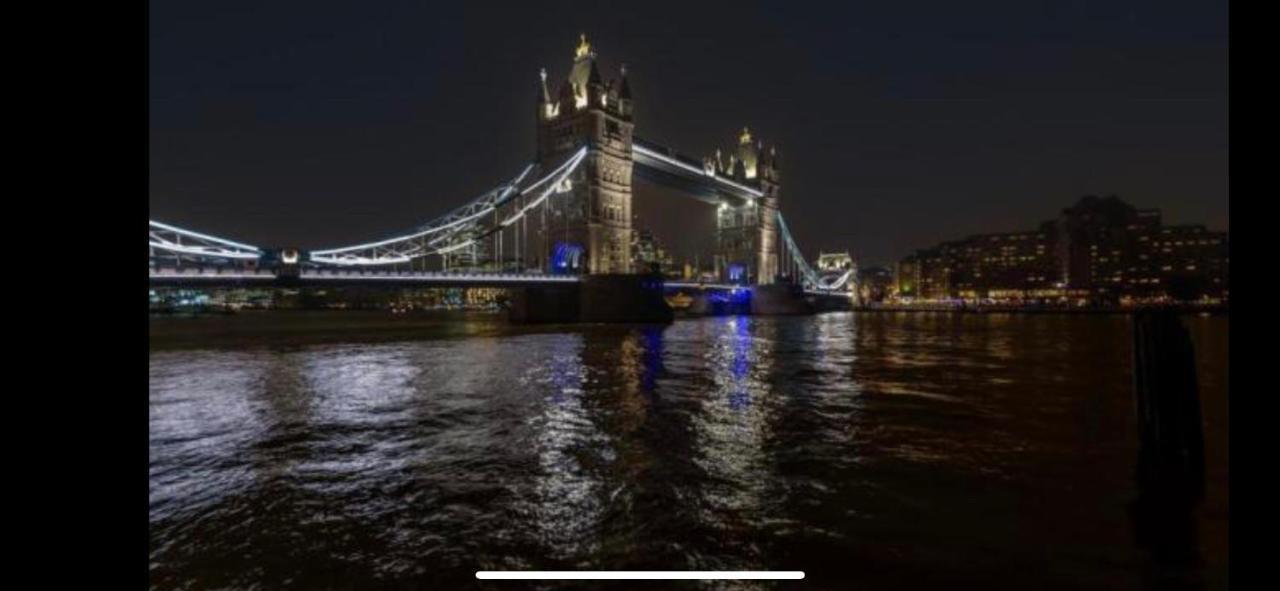 Shad Thames Pied-A-Terre Exquisite Historic Warehouse Air Conditioning Private Parking Garden & Balcony Next To Shard With Views Londen