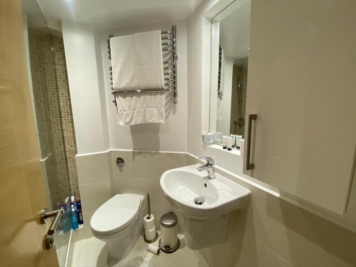 A Sun Drenched Garden Flat In The Heart Of Fulham * London