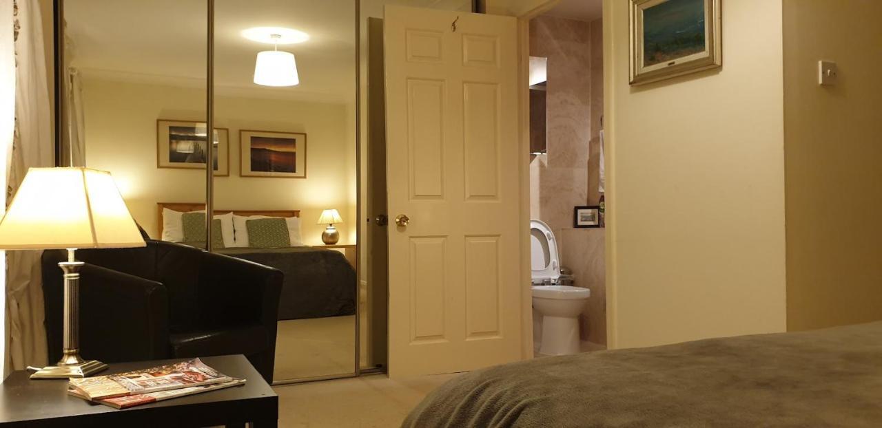 Double With Bathroom In - Vauxhall Homestay London