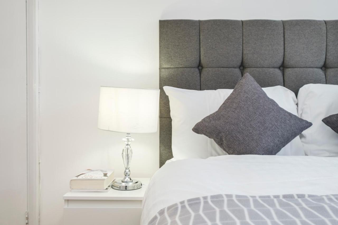 Spacious 3 Bed 1 Bath Hse W Guest Toilet W Parking Near Excel - E16 Appartamento