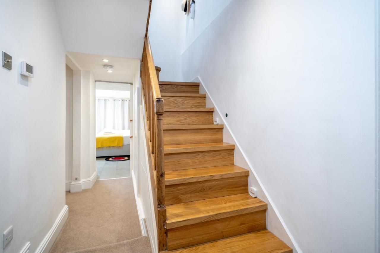 Sleek Flat With Communal Courtyard * Londres