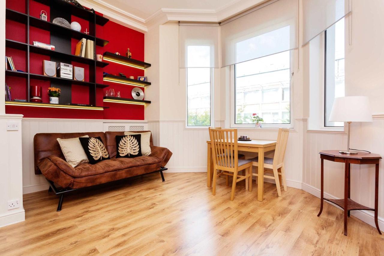 Apartment Veeve - Step Into From Sinclair Gardens London