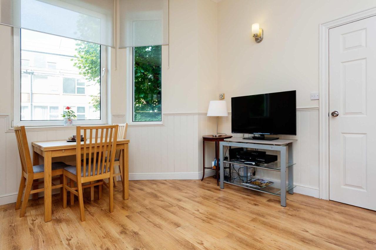 Apartment Veeve - Step Into From Sinclair Gardens