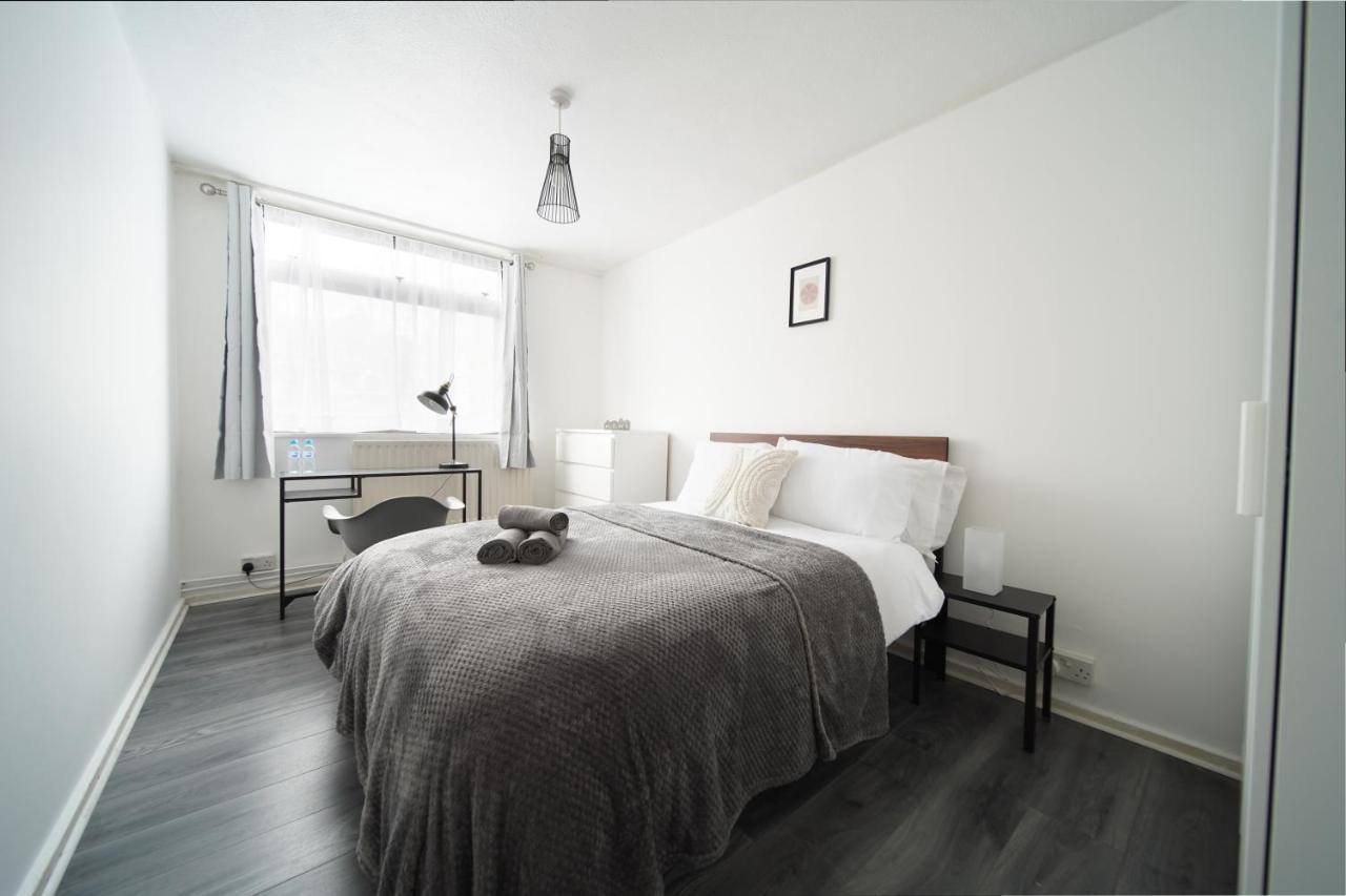 Lägenhet Stylish Two Bedroom Apt *