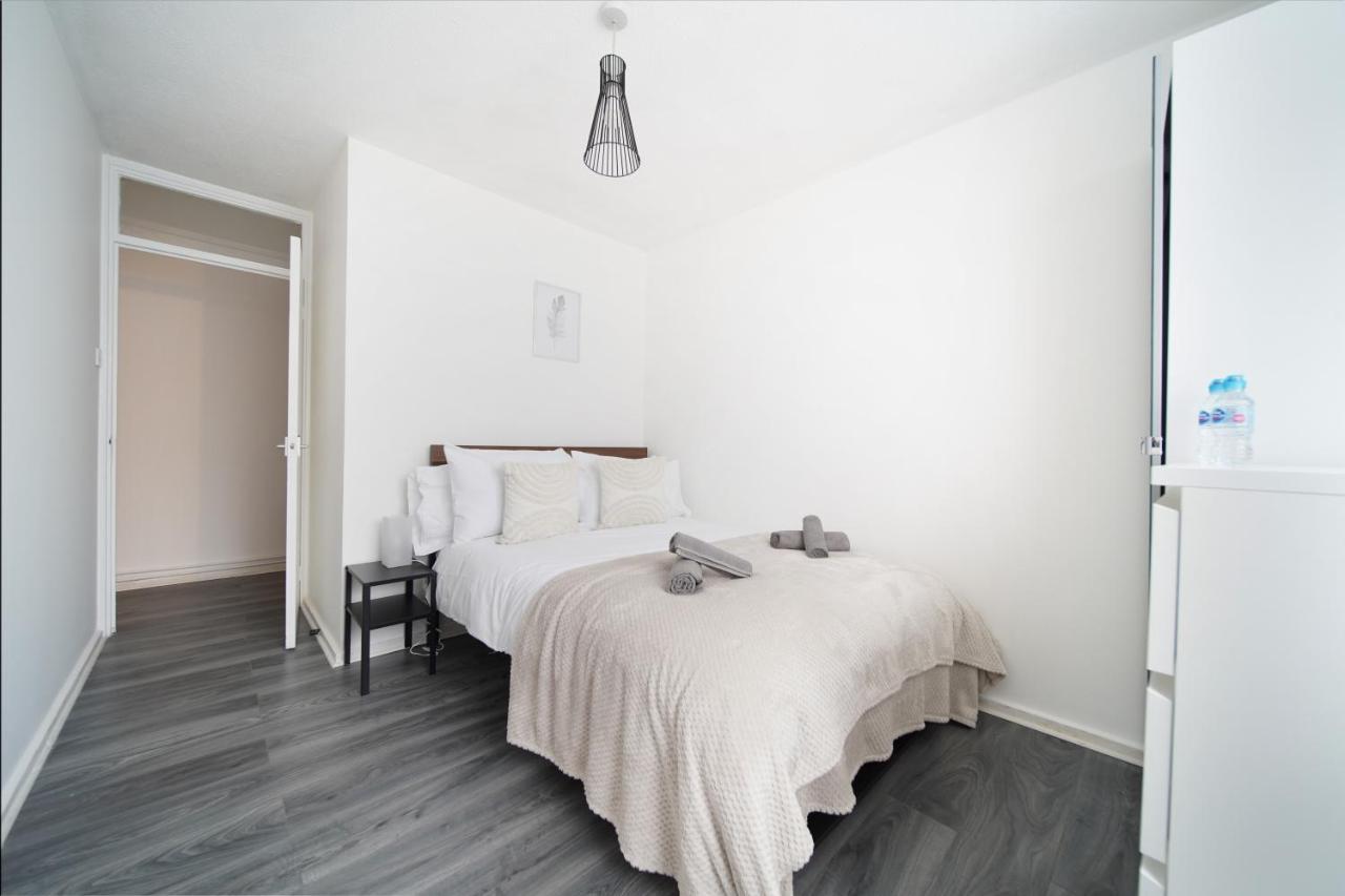 Stylish Two Bedroom Apt Lägenhet