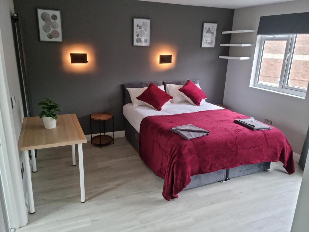 Leilighet Bright, Spacious 4 Bed With A Jacuzzi!