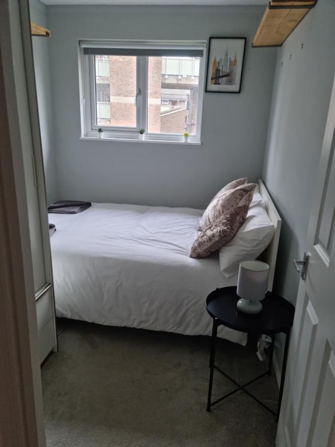 Leilighet Bright, Spacious 4 Bed With A Jacuzzi! *
