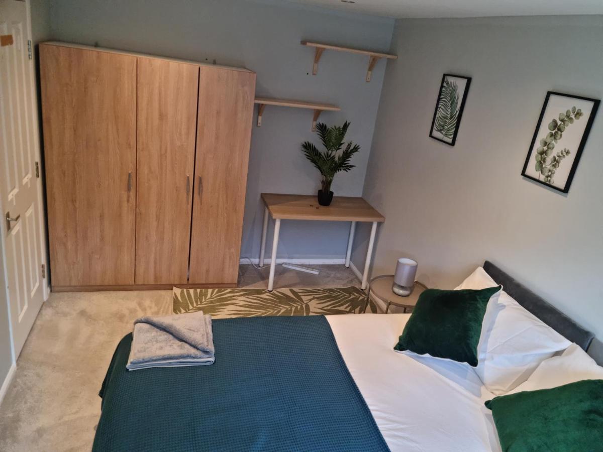 Leilighet Bright, Spacious 4 Bed With A Jacuzzi! *