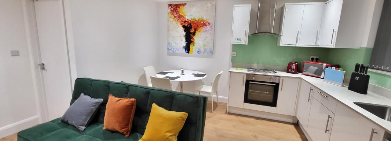 Garland Stylish 1 In Greater Apartment London