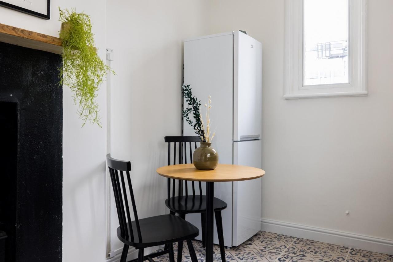 Lejlighed The Bridge Escape - Stylish 2bdr House In The Heart Of