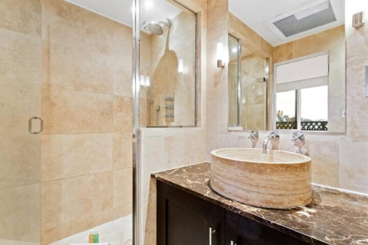 Appartamento Bright 2 Bedroom Near The Natural History Museum Londra