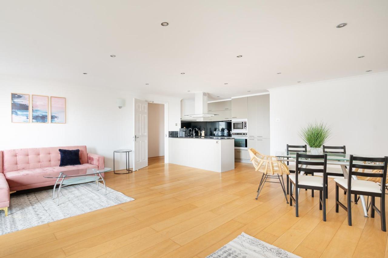 Appartement Riverside Two Bedroom In Canary Wharf Londen