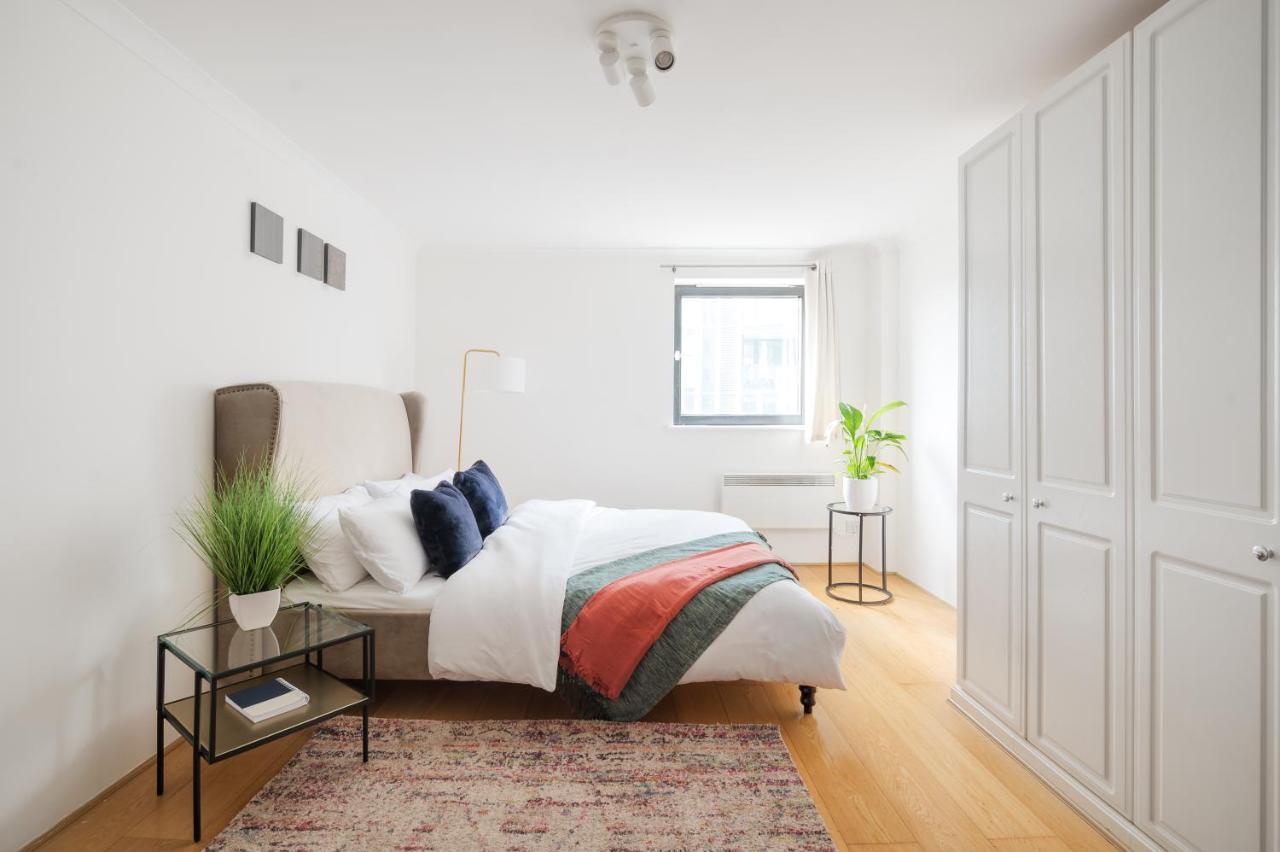 Riverside Two Bedroom In Canary Wharf Lejlighed *