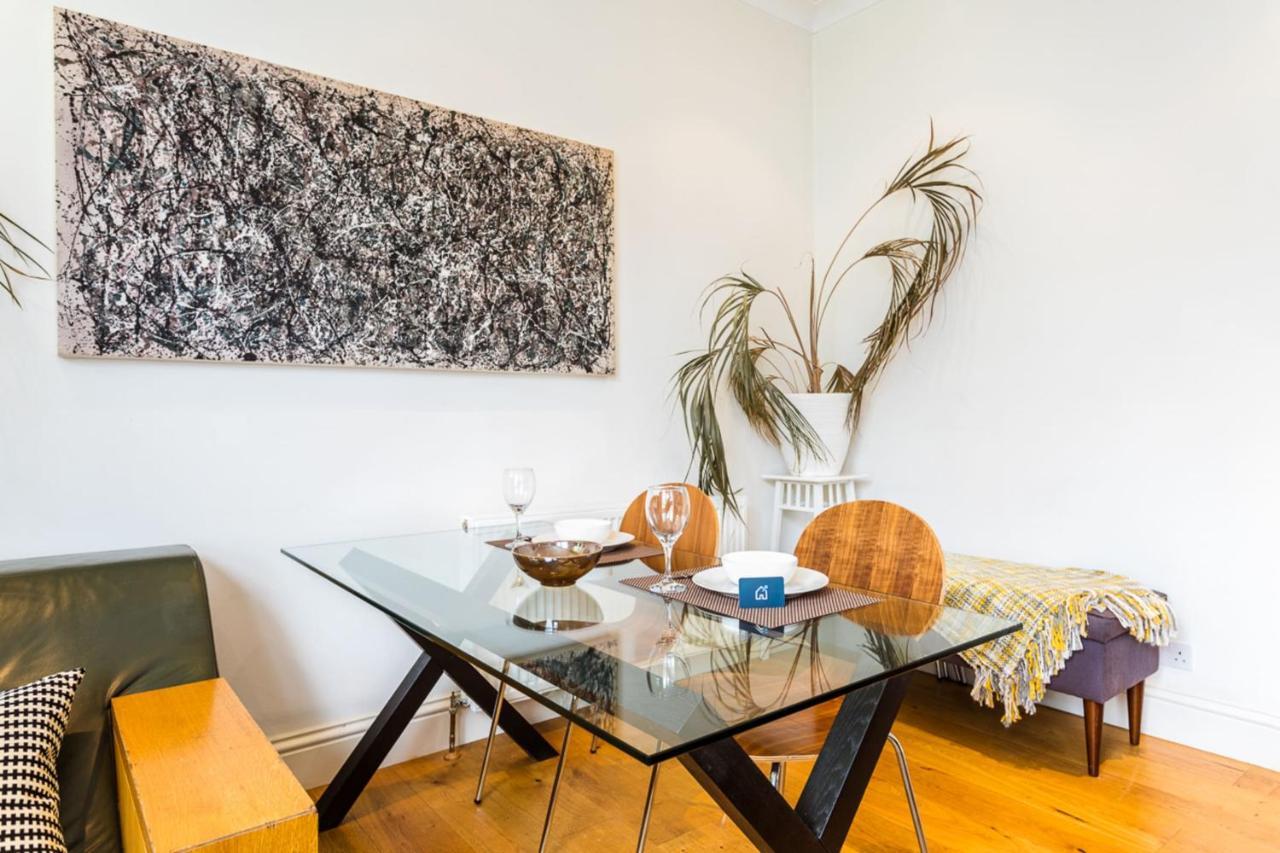 Bright And Spacious Notting Hill Nest *