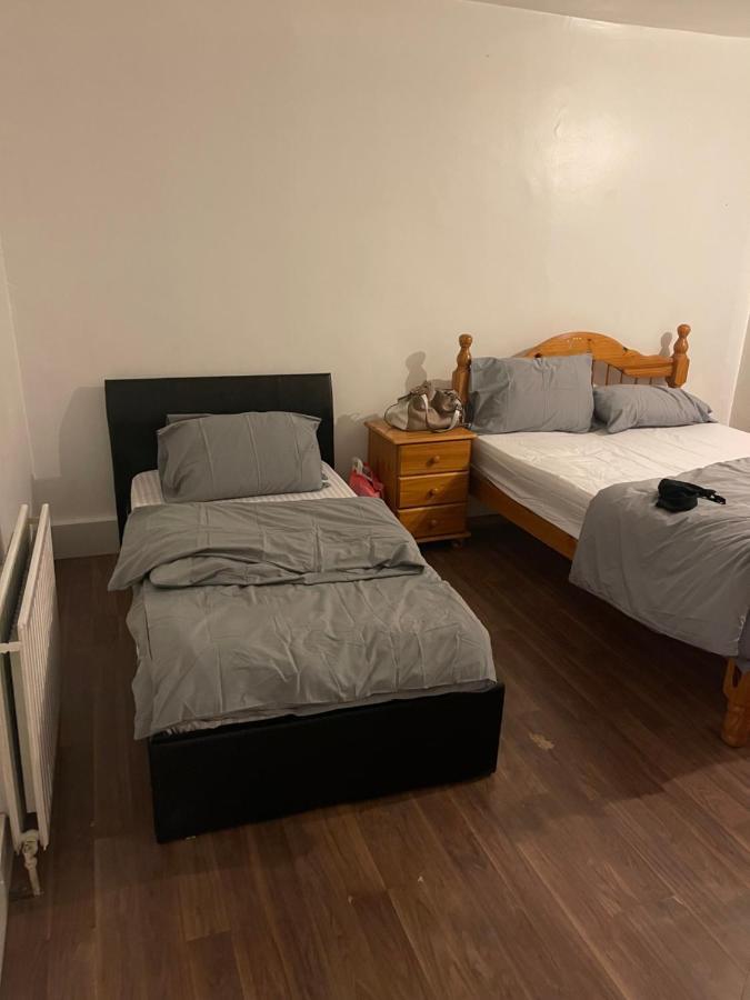 Rum i privatbostad Double Room London Wembley For Rent *